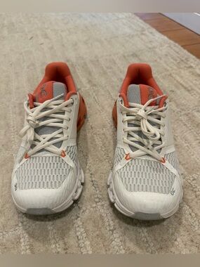 On Running Cloudflyer Women’s Size 6 White & Orange Stability Running Shoes